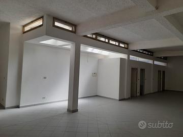 Via Cimarosa - Ampio locale commerciale