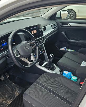 Volkswagen t-roc.