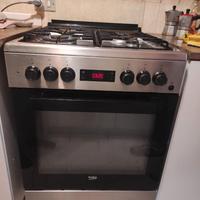 Stufa Beko, con forno e 4 fornelli