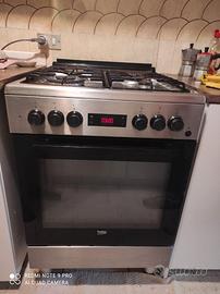 Stufa Beko, con forno e 4 fornelli