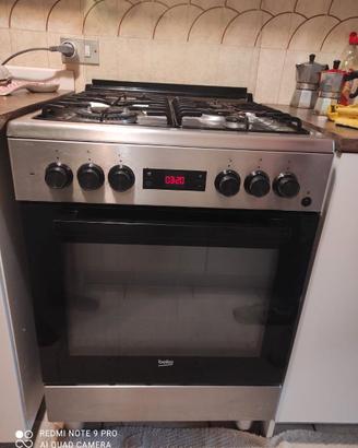 Stufa Beko, con forno e 4 fornelli