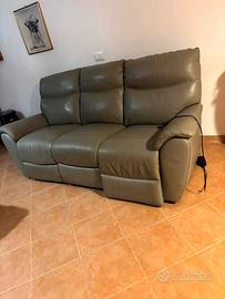 Set completo divano poltrona recliner elettrico.