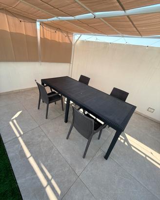 Tavolo da giardino con 4 sedie