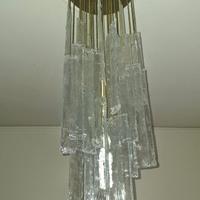 Lampadario con elementi rettangolari in vetro