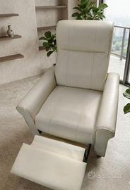 Poltrona ribaltabile con pulsante come nuova