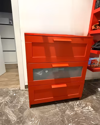 Cassettiera Brimnes Ikea rossa