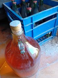 saranno una 40 litri di vino  bianco  e rosso