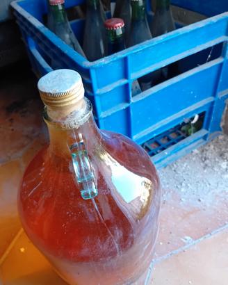 saranno una 40 litri di vino  bianco  e rosso