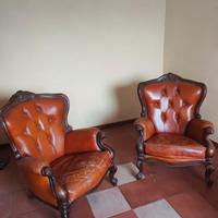 Poltrone e divano in Pelle e legno antico 