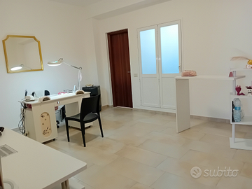 Locale commerciale per ufficio non arredato