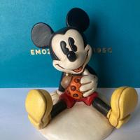 Topolino seduto con coccinella Thun Disney