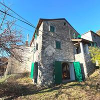 CASA SEMINDIPENDENTE A SERRA RICCÒ