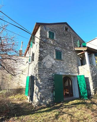 CASA SEMINDIPENDENTE A SERRA RICCÒ