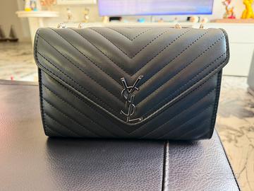 Borsa nera a spalla e tracolla