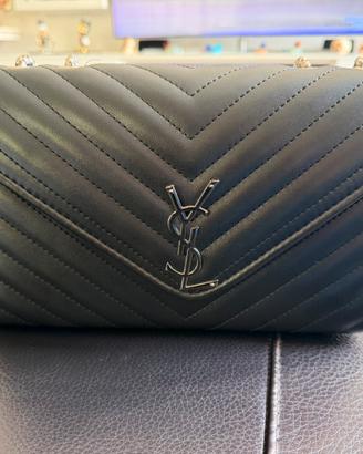 Borsa nera a spalla e tracolla