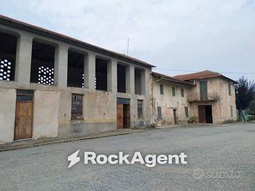 Rustico / Casale di 234 m² con più di 5 locali a S