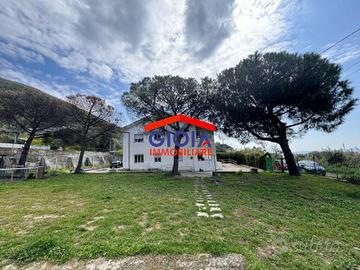 Villa di 530 m² con più di 5 locali a Sessa Aurunc