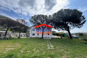 Villa di 530 m² con più di 5 locali a Sessa Aurunc
