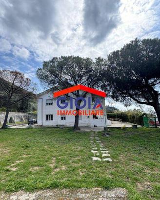 Villa di 530 m² con più di 5 locali a Sessa Aurunc