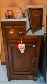 2 comodini antichi in legno con piano in marmo