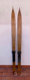 Antichi sci legno con attacchi vintage
