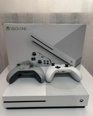 xbox one s 1 tb + 2 controller