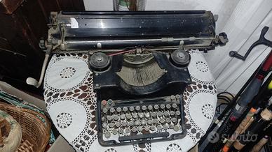 macchina da scrivere Olivetti M40