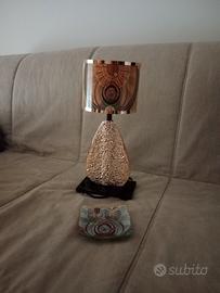 Lampada da tavolo con piattino