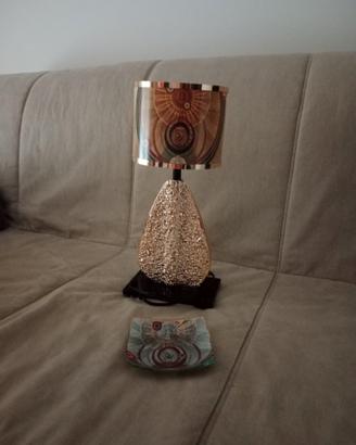 Lampada da tavolo con piattino