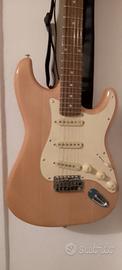 Chitarra elettrica Stratocaster modificata.