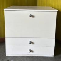 Comodino in legno bianco