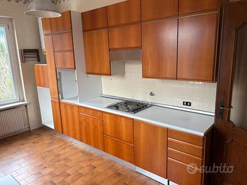 Cucina in legno massello