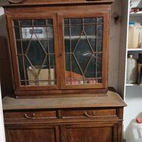 vetrina in legno di noce