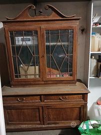 vetrina in legno di noce