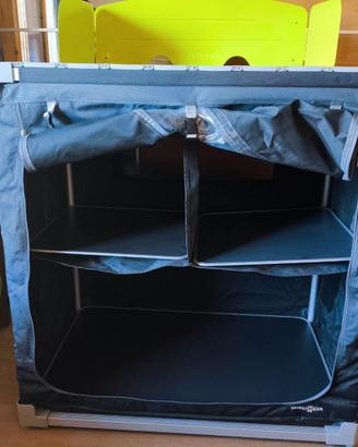 Mobiletto campeggio, giardino