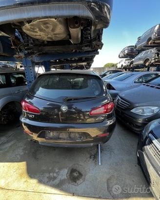 Ricambi portellone muso alfa romeo 147