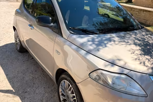 Lancia Y