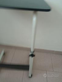 Tavolino laterale con ruote