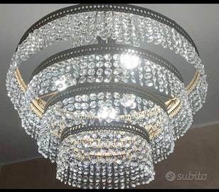 Vend lampadario con strass di svaroshi prezzo € 7