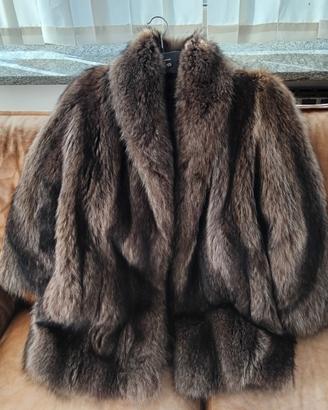 pelliccia  vera /ci puoi fare un copridivano