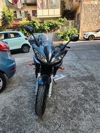 Yamaha  Fz6 Fazer 600  con scarico basso 