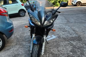 Yamaha  Fz6 Fazer 600  con scarico basso 