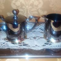 Set da colazione in acciaio e oro