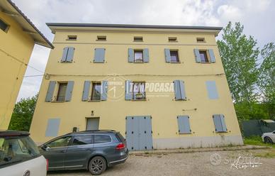 PORZIONE DI CASA CON IL GIARDINO PRIVATO