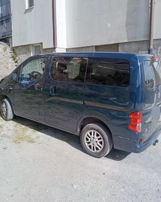 Nissan evalia 2011