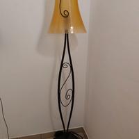 Lampada piantana e lampadario