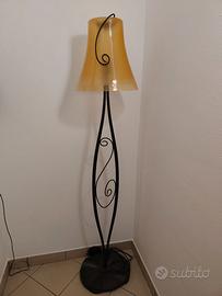 Lampada piantana e lampadario