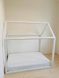 Letto a casetta in legno massello, color bianco