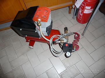 COMPRESSORE 8 litri volt.220 PORTATILE