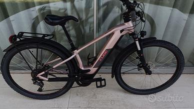 Mtb  elettrica Cube reaction
